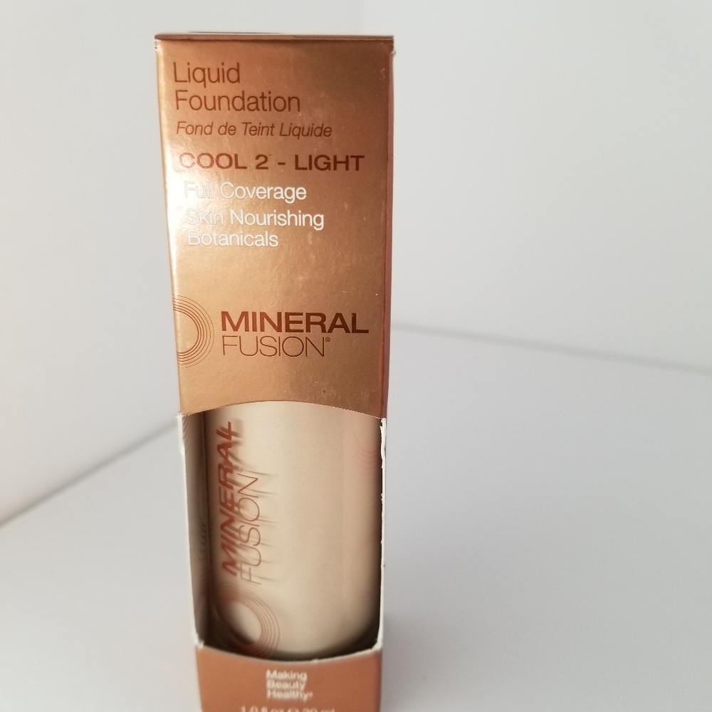 Liquid foundation MINERAL FUSION cool 2 light